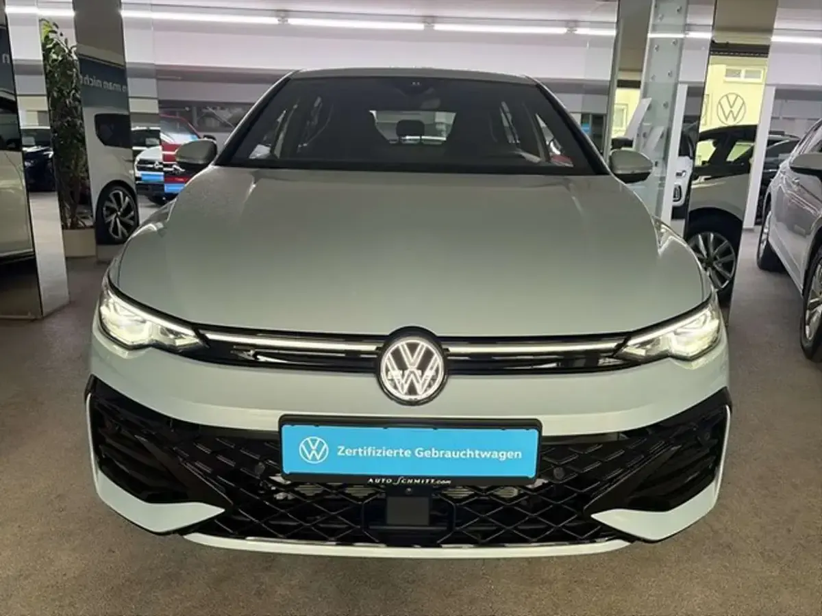 Gebraucht VW Golf VIII R 150 PS (110 kW) 2024 Crystal ice blue metallic Limousine