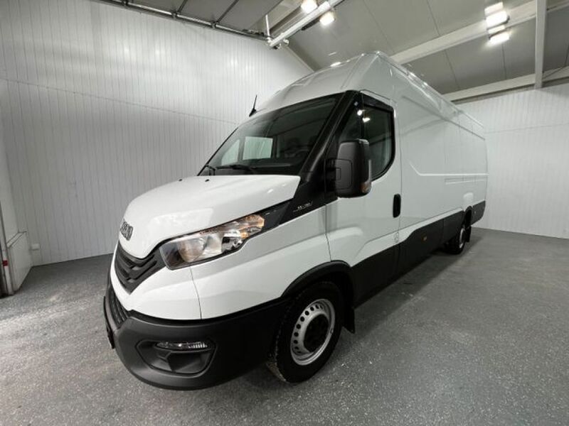Weiß Gebraucht 2023 Iveco Daily Van | 29.290 € (Guter Preis) - Bild 1/4
