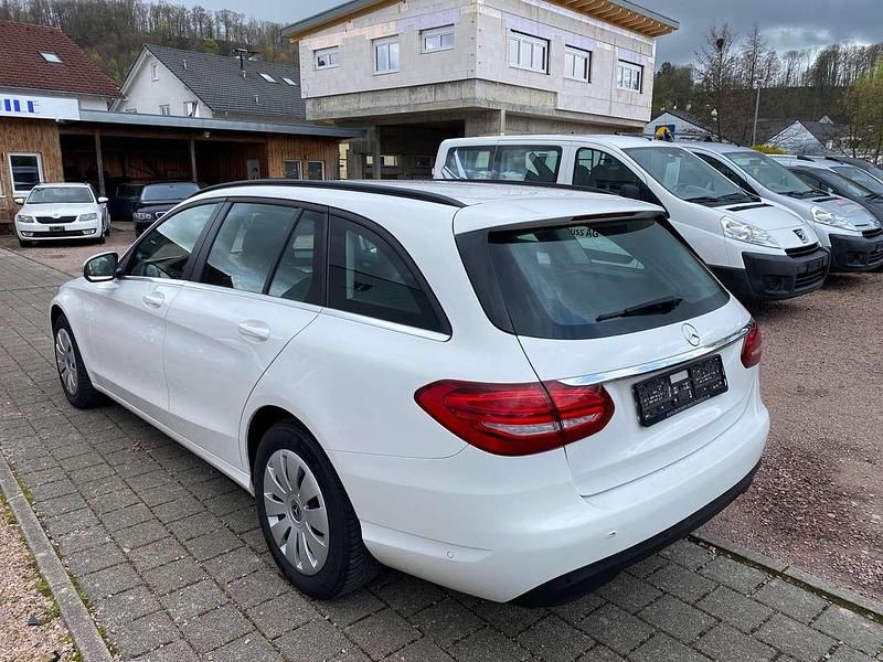 Gebraucht Mercedes C180 Exclusive 156 PS (114 kW) 2018 Weiß Kombi