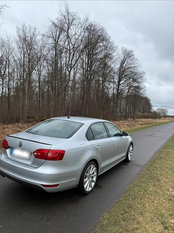 Gebraucht VW Jetta 160 PS (117 kW) 2011 Silber Limousine