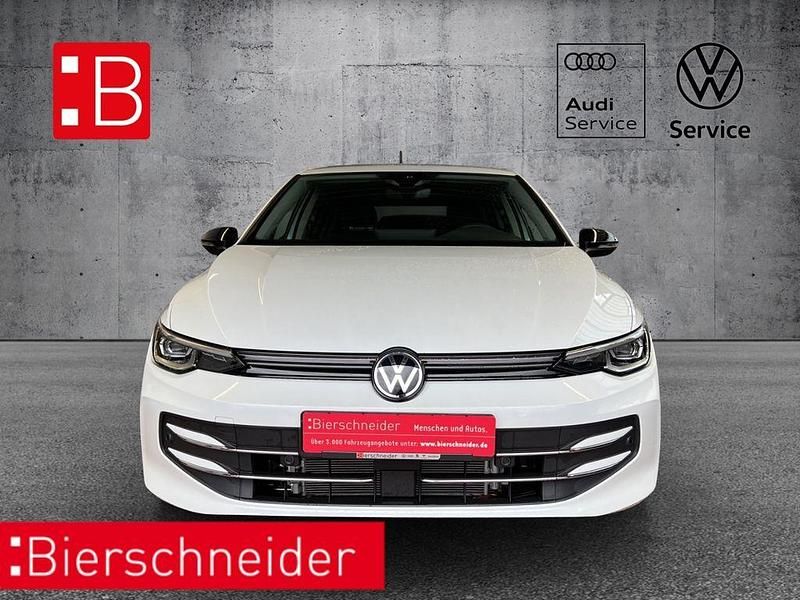 Gebraucht VW Golf VIII Pro 150 PS (110 kW) 2025 Oryxweiß perlmutteffekt Limousine