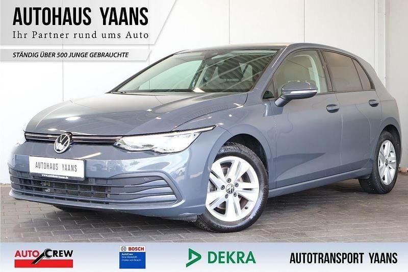 Grau Gebraucht 2020 VW Golf VIII Life Limousine | 18.789 € (Guter Preis) - Bild 1/4