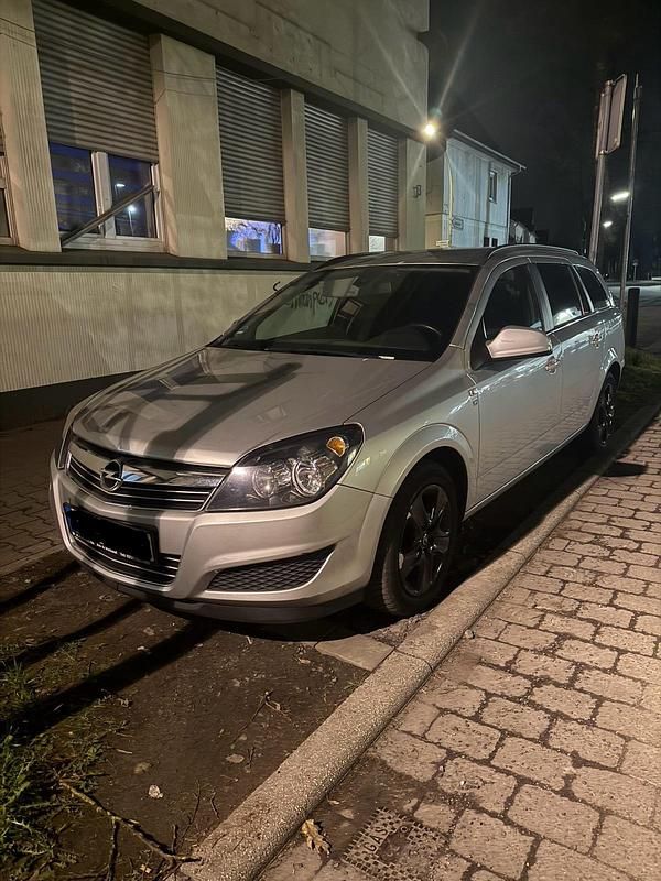 Gebraucht Opel Astra 143 PS (105 kW) 2010 Silber Kombi