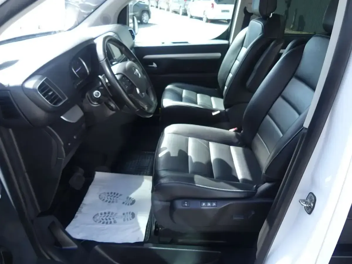 Gebraucht Opel Zafira Life 177 PS (130 kW) 2022 Casablancaweiss/glacier Van / Kleinbus
