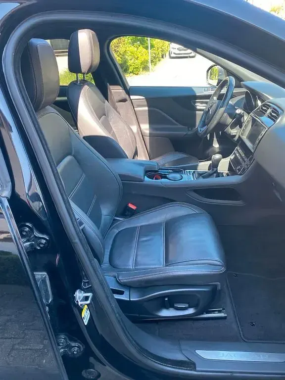 Gebraucht Jaguar F-Pace Portfolio 180 PS (132 kW) 2017 Schwarz SUV