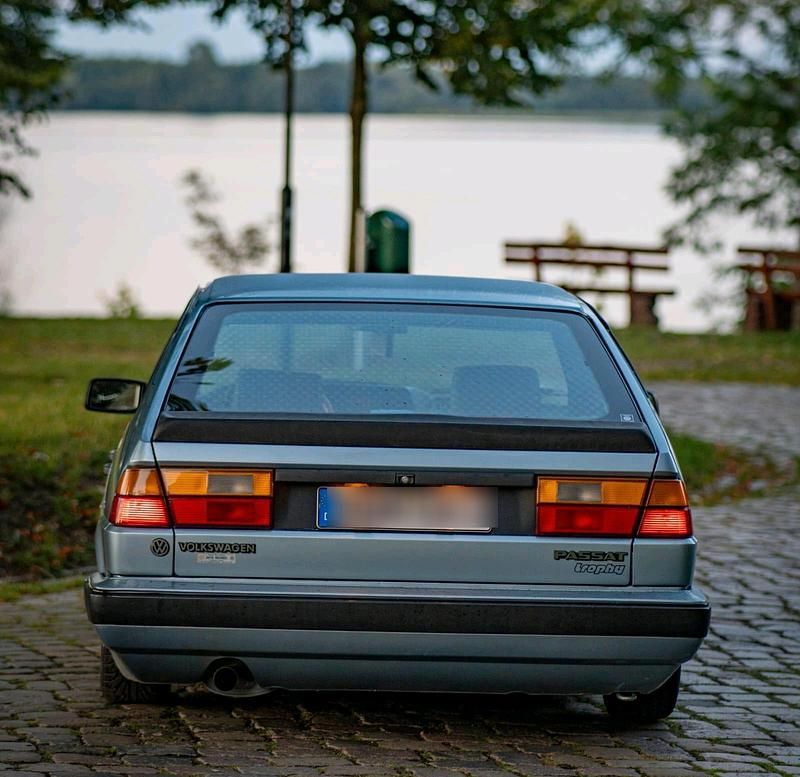 Second-hand VW Passat 90 CP (66 kW) 1987 Albastru Berlinǎ