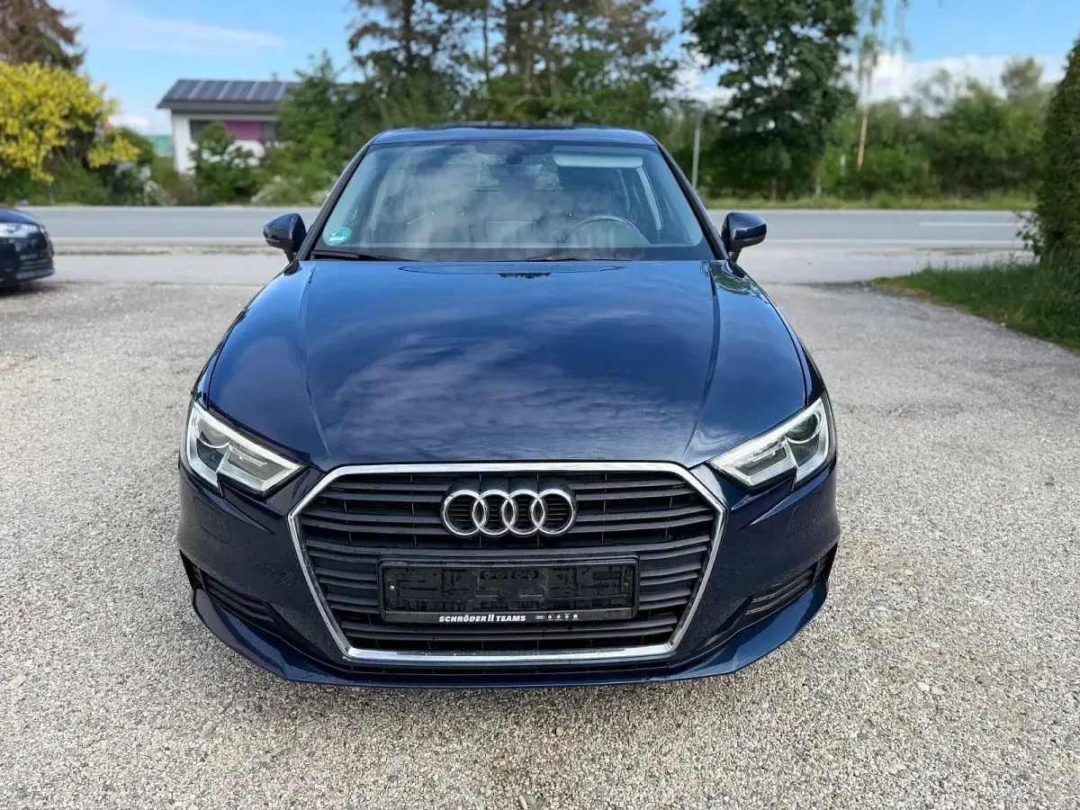 Gebraucht Audi A3 Basis 150 PS (110 kW) 2017 Blau Limousine