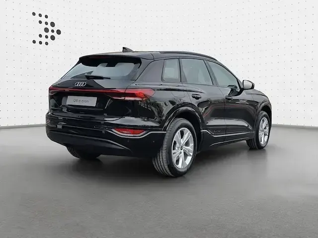 Gebraucht Audi Q6 e-tron Sport 185 kW (252 PS) 2025 Mythosschwarz metallic SUV