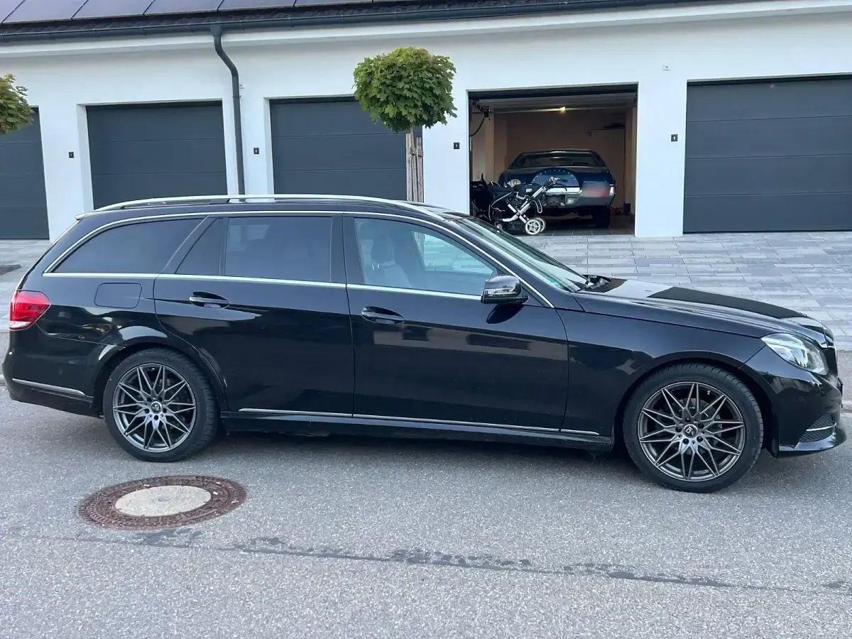 Usado Mercedes E220 Edition 170 CV (125 kW) 2014 Negro Berlina