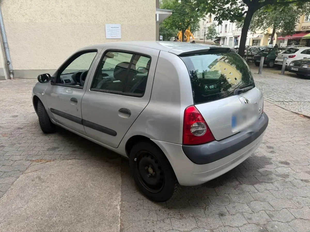 Gebraucht Renault Clio 98 PS (72 kW) 2005 Silber Kleinwagen