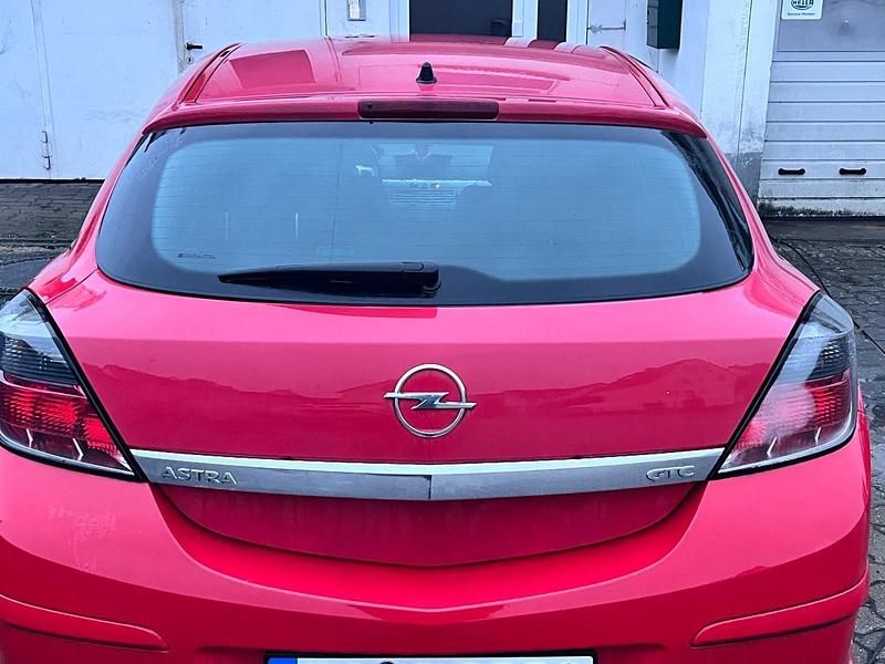Gebraucht Opel Astra 115 PS (84 kW) 2006 Rot Limousine