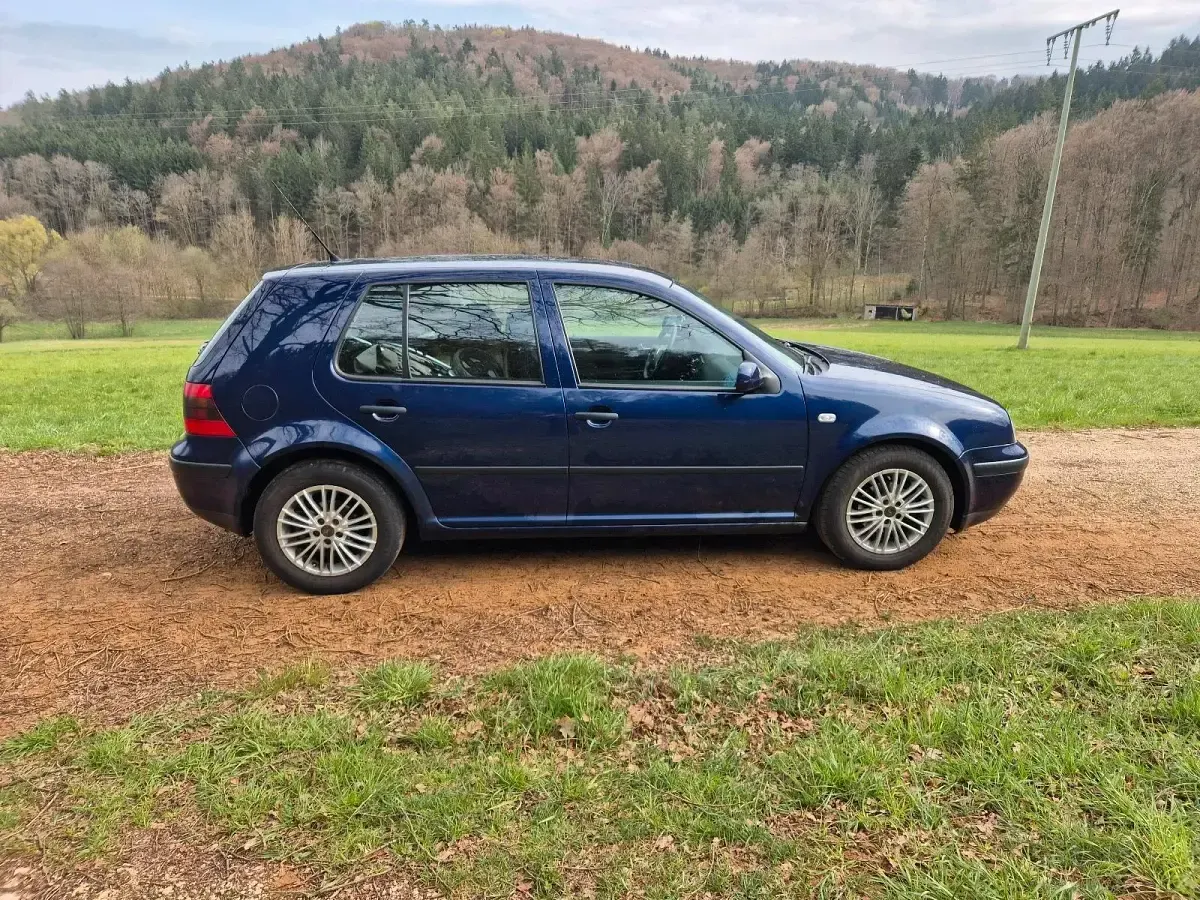 Gebraucht VW Golf IV 105 PS (77 kW) 2001 Blau Limousine