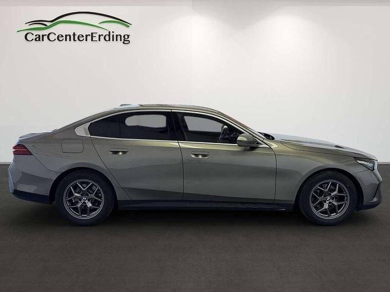 Używany BMW 520 197 KM (144 kW) 2024 Szary Sedan/Limuzyna