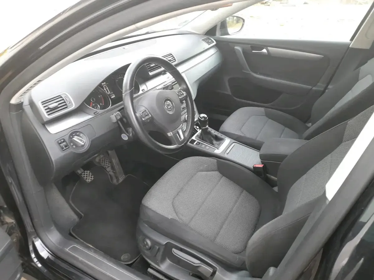 Gebraucht VW Passat Comfortline 140 PS (102 kW) 2012 Schwarz Kombi