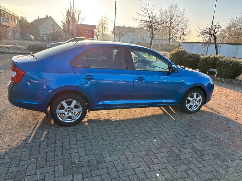 Gebraucht Skoda Rapid Elegance 122 PS (89 kW) 2014 Blau Limousine