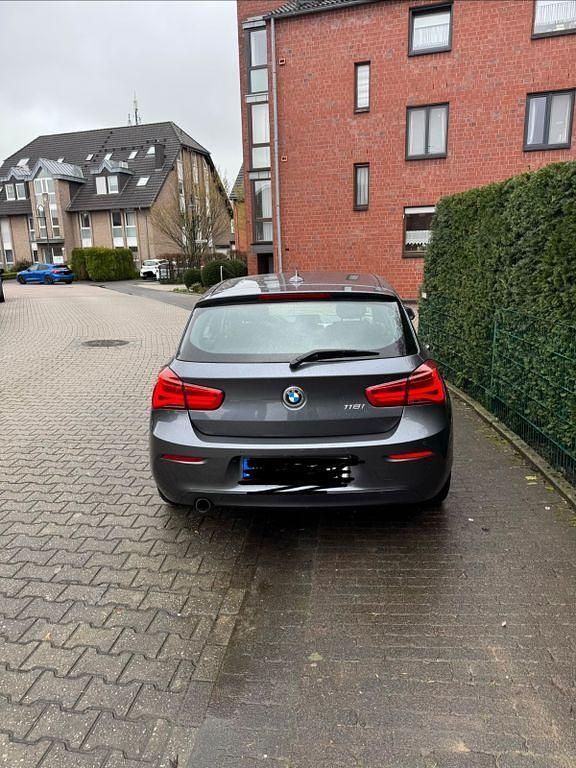 Gebraucht BMW 118 Advantage 136 PS (100 kW) 2018 Grau Kleinwagen