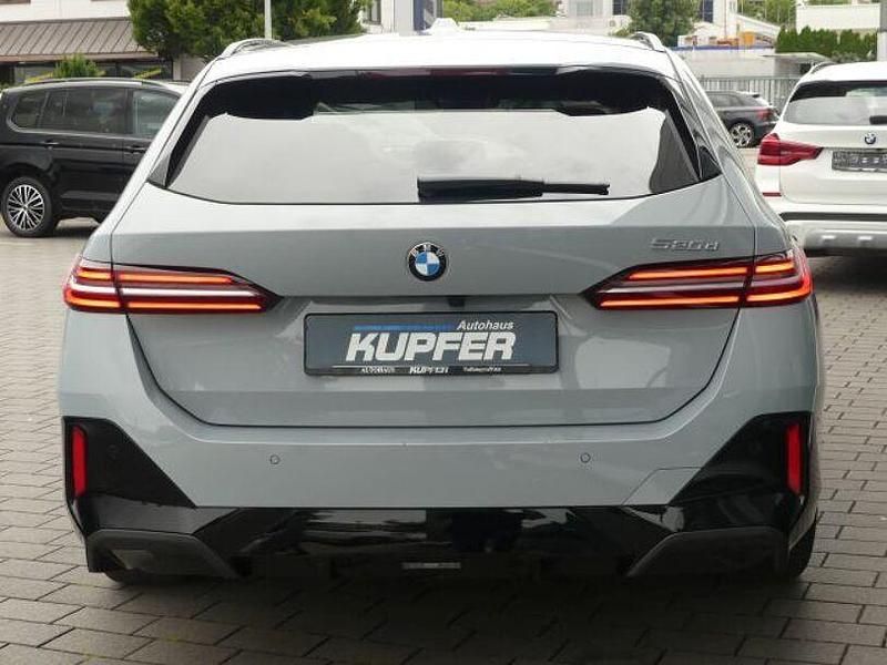Gebraucht BMW 520 Performance 197 PS (144 kW) 2024 Brooklyngrau Kombi