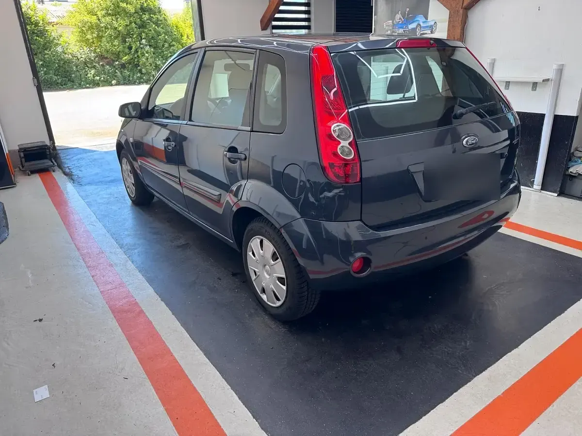 Gebraucht Ford Fiesta 69 PS (50 kW) 2008 Grün Kleinwagen