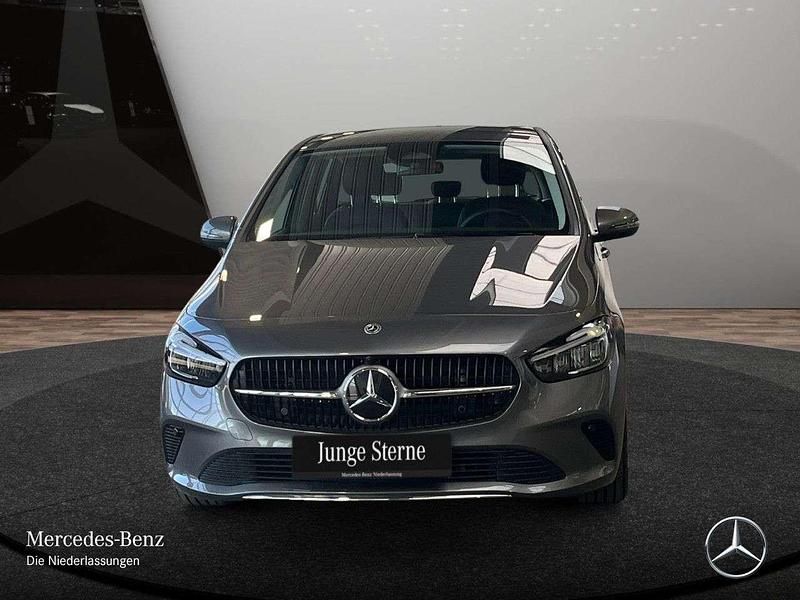 Usado Mercedes B200 Advanced 163 HP (119 kW) 2025 Cinzento Monovolume