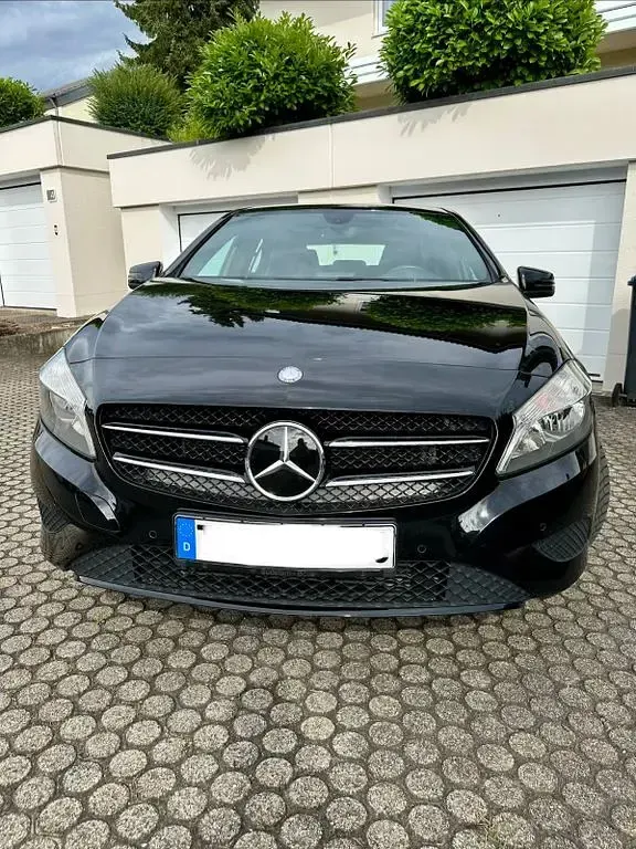 Gebraucht Mercedes A180 Style 122 PS (89 kW) 2014 Schwarz Kleinwagen