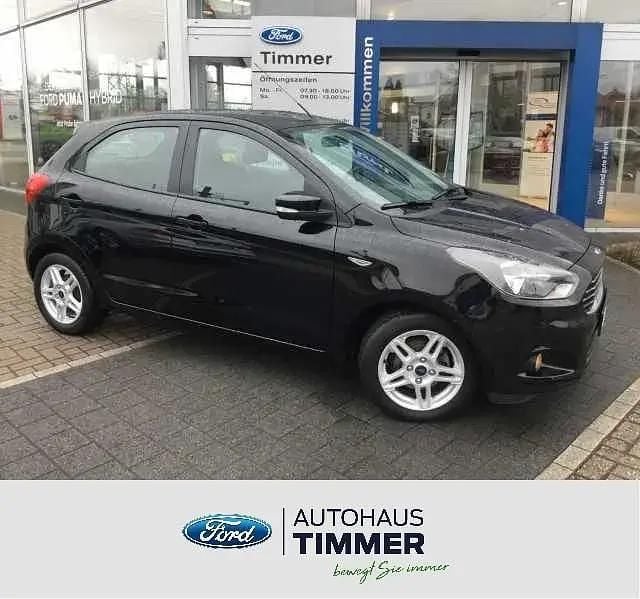 Schwarz (iridium schwarz) Gebraucht 2018 Ford Ka Plus Cool & Sound Edition Kleinwagen | 9.990 € (Fairer Preis) - Bild 1/4
