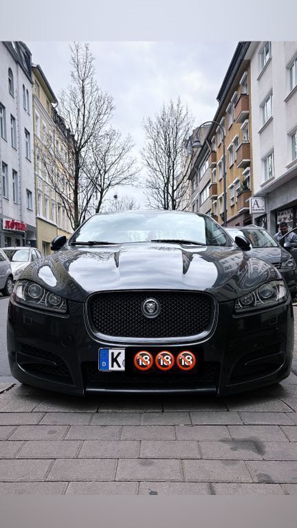 Grau Gebraucht 2014 Jaguar XF S Limousine | 13.900 € (Teuer) - Bild 1/4
