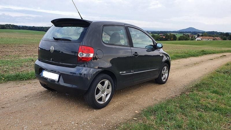 Grau Gebraucht 2011 VW Fox Style Kleinwagen | 2.100 € (Fairer Preis) - Bild 1/4
