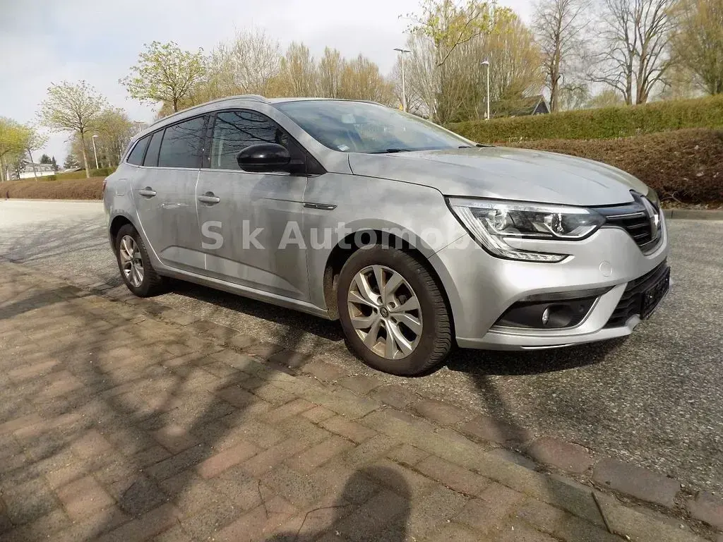 Gebraucht Renault Mégane LIMITED 140 PS (102 kW) 2020 Silber Limousine