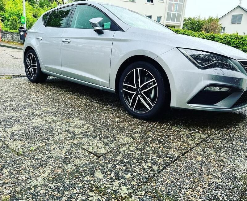 Silber Gebraucht 2019 Seat Leon Limousine | 22.000 € (Etwas zu teuer) - Bild 1/1