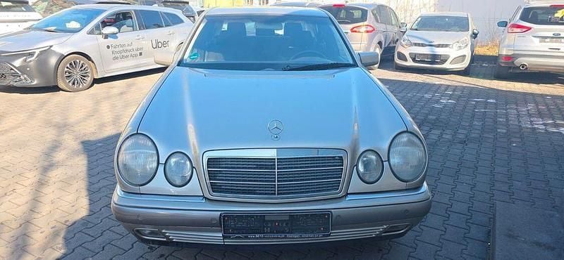 Gebraucht Mercedes 240 170 PS (125 kW) 1998 Silber Limousine