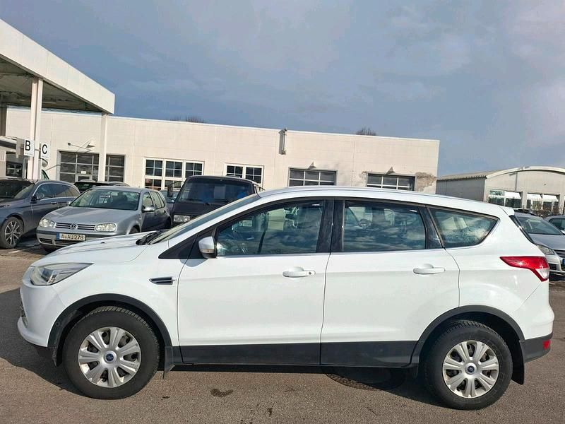 Gebraucht Ford Kuga Titanium 182 PS (133 kW) 2013 Weiß SUV