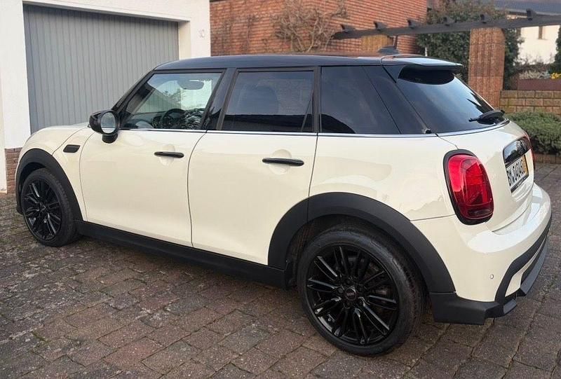 Gebraucht Mini Cooper Classic 136 PS (100 kW) 2021 Weiß Kleinwagen