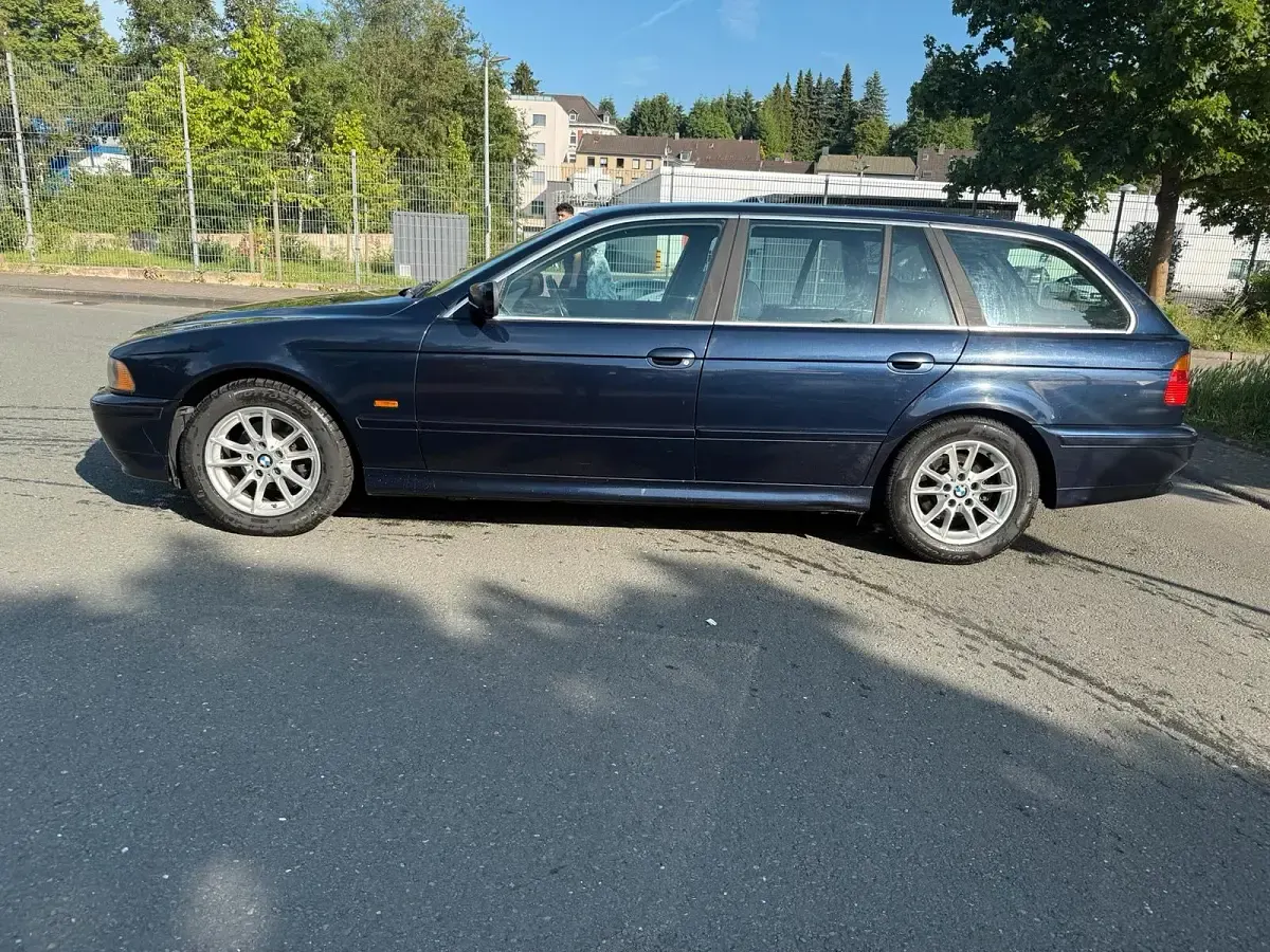 Gebraucht BMW 525 192 PS (141 kW) 2001 Blau Kombi