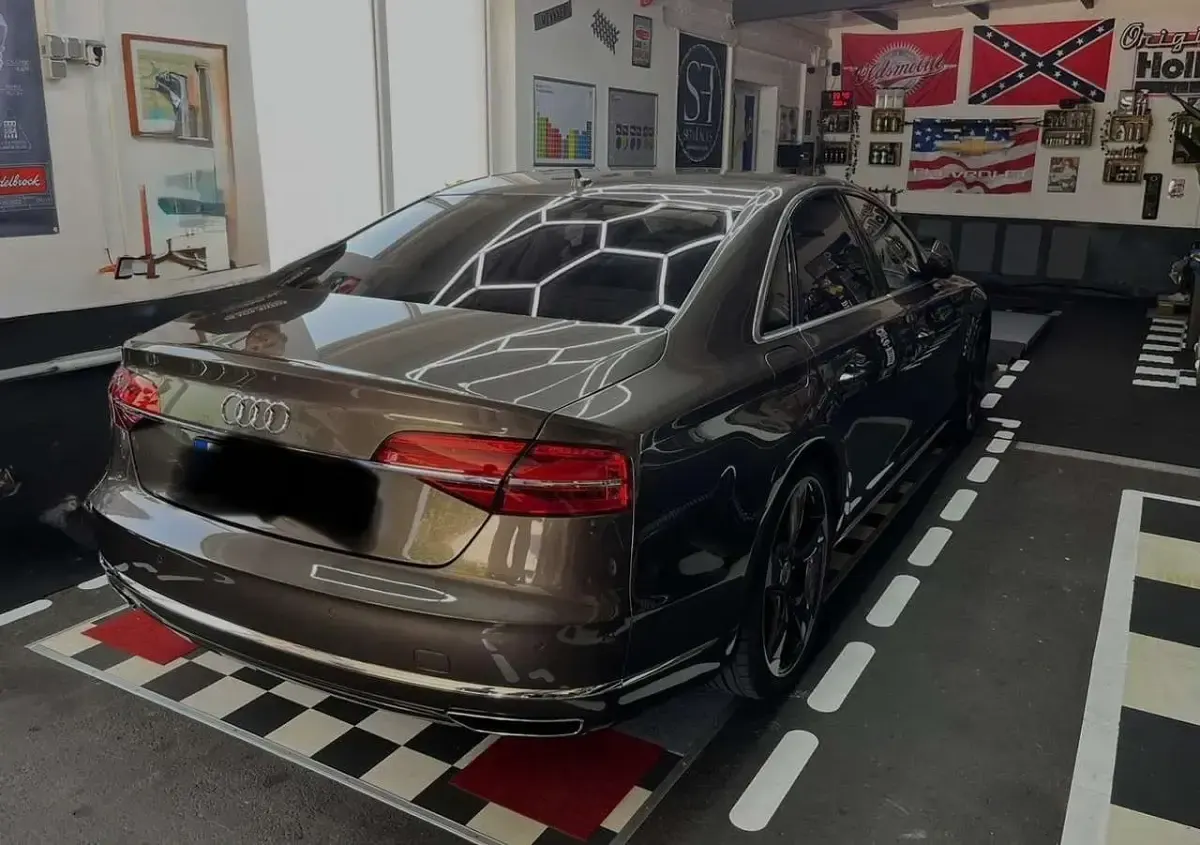 Gebraucht Audi A8 385 PS (283 kW) 2015 Braun Limousine