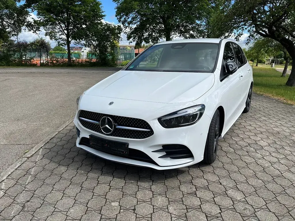 Gebraucht Mercedes B200 AMG line 163 PS (119 kW) 2024 Weiß Kleinwagen