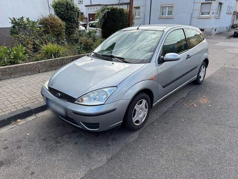 Grau Gebraucht 2002 Ford Focus Finesse Limousine | 600 € (Guter Preis) - Bild 1/4