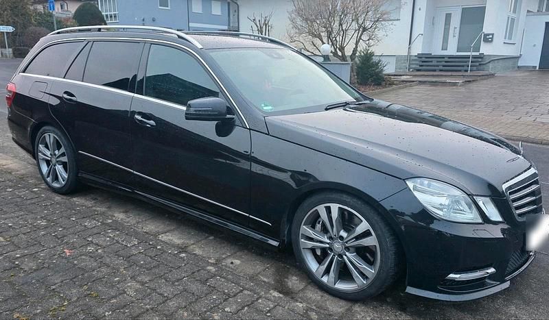 Gebraucht Mercedes E500 Avantgarde 408 PS (300 kW) 2012 Schwarz Kombi