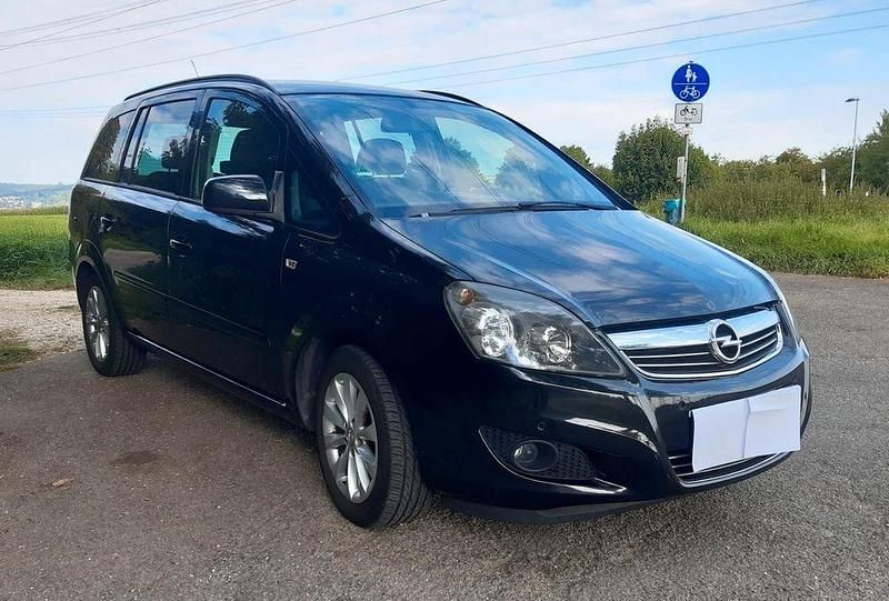 Schwarz Gebraucht 2014 Opel Zafira Family Van / Kleinbus | 4.999 € (Guter Preis) - Bild 1/4