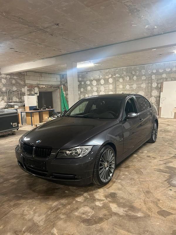 Grau Gebraucht 2007 BMW 325 Limousine | 4.500 € (Guter Preis) - Bild 1/4