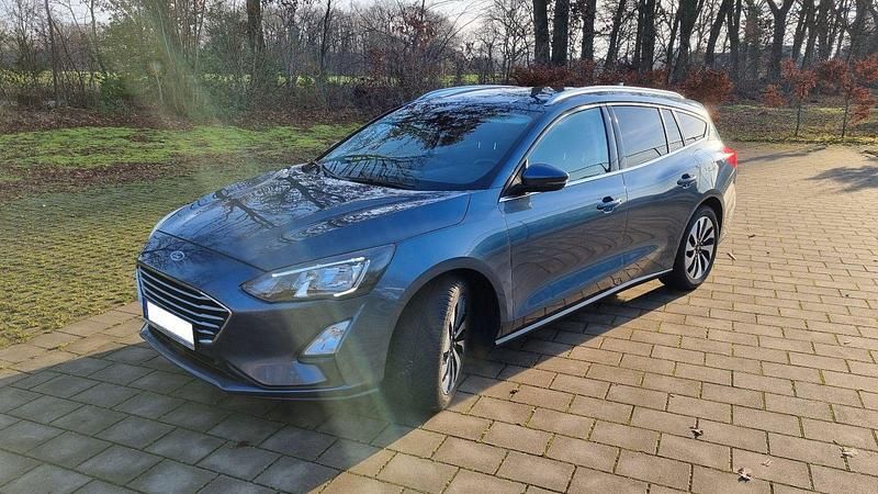 Blau Gebraucht 2021 Ford Focus Cool & Connect Kombi | 15.950 € (Fairer Preis) - Bild 1/4