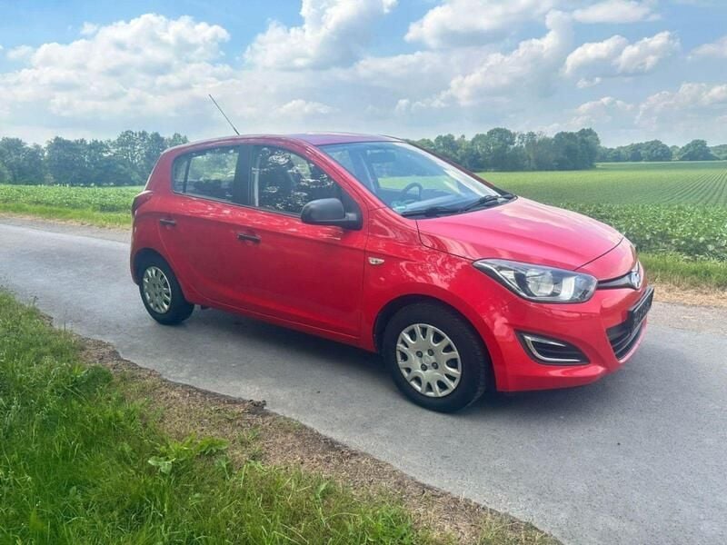 Rot Gebraucht 2013 Hyundai i20 Edition Kleinwagen | 3.790 € (Fairer Preis) - Bild 1/4