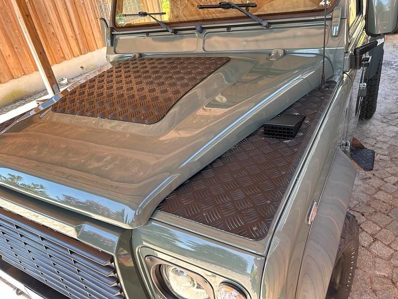 Gebraucht Land Rover Defender SE 122 PS (89 kW) 2011 Grün SUV