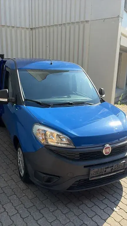 Gebraucht Fiat Doblò Basis 80 PS (58 kW) 2017 Blau Van / Kleinbus