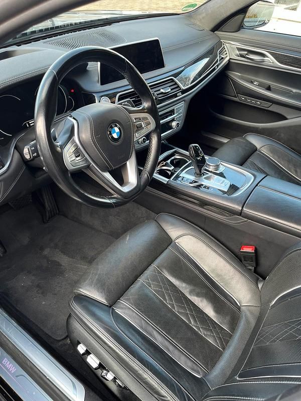Gebraucht BMW 730 265 PS (194 kW) 2019 Schwarz Limousine