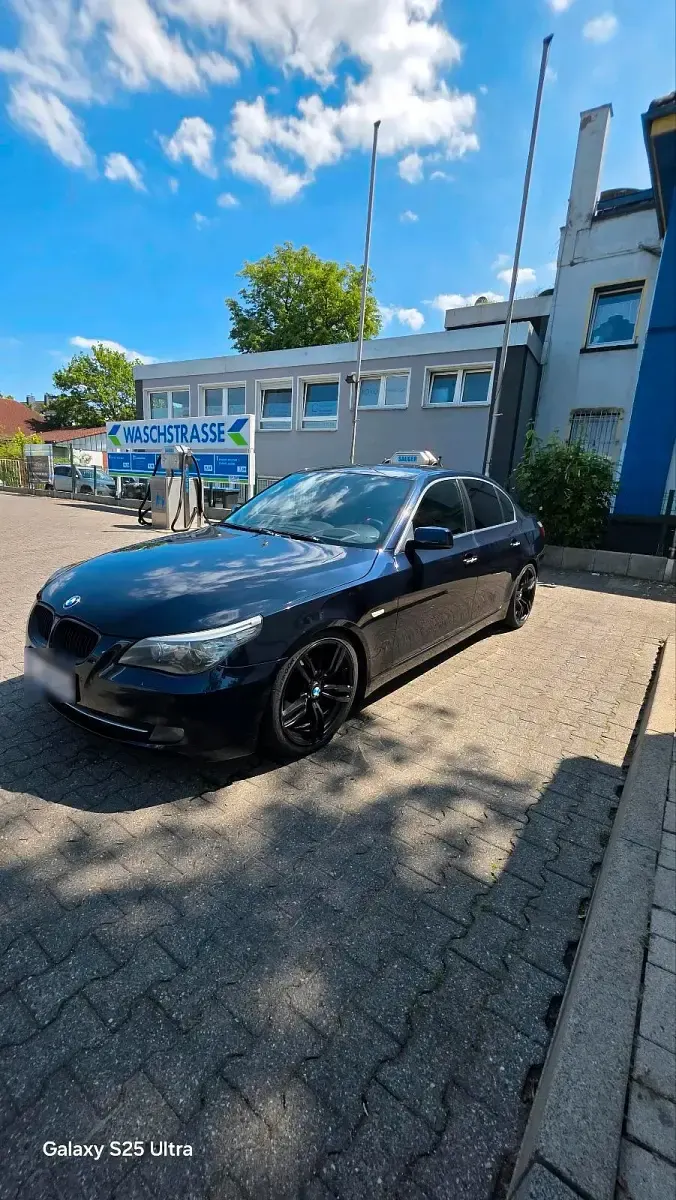 Gebraucht BMW 530 235 PS (172 kW) 2008 Blau Limousine