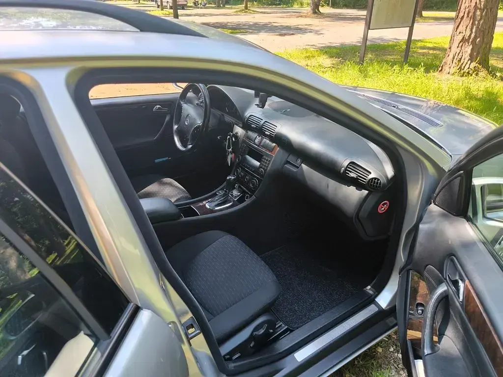 Gebraucht Mercedes 180 143 PS (105 kW) 2004 Silber Limousine