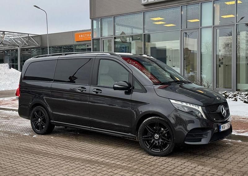 Schwarz Gebraucht 2023 Mercedes V300 AMG Van / Kleinbus | 62.400 € (Teuer) - Bild 1/4