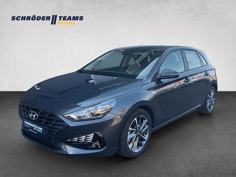 Grau Gebraucht 2024 Hyundai i30 Trend Limousine | 20.390 € (Fairer Preis) - Bild 1/4