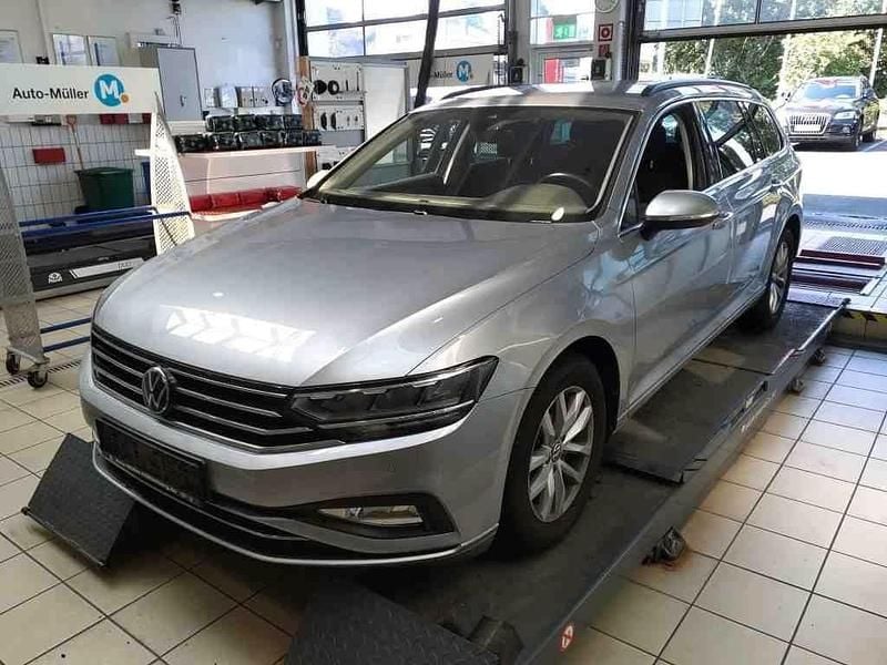 Silber Gebraucht 2021 VW Passat Business Kombi | 16.590 € (Guter Preis) - Bild 1/4