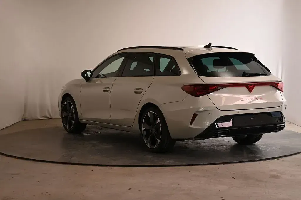 Neu Cupra Leon 204 PS (150 kW) 2026 Grau Limousine